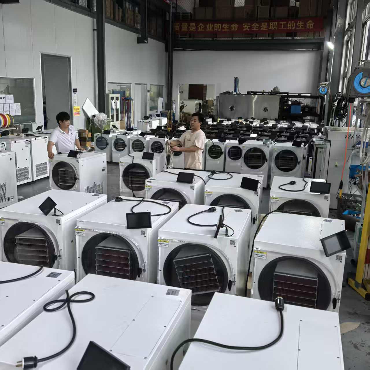 SJ-05H, SJ-08H and SJ-10H batch assembly rows of SJ-05H SJ-08H and SJ-10H home food freeze dryers during batch assembly