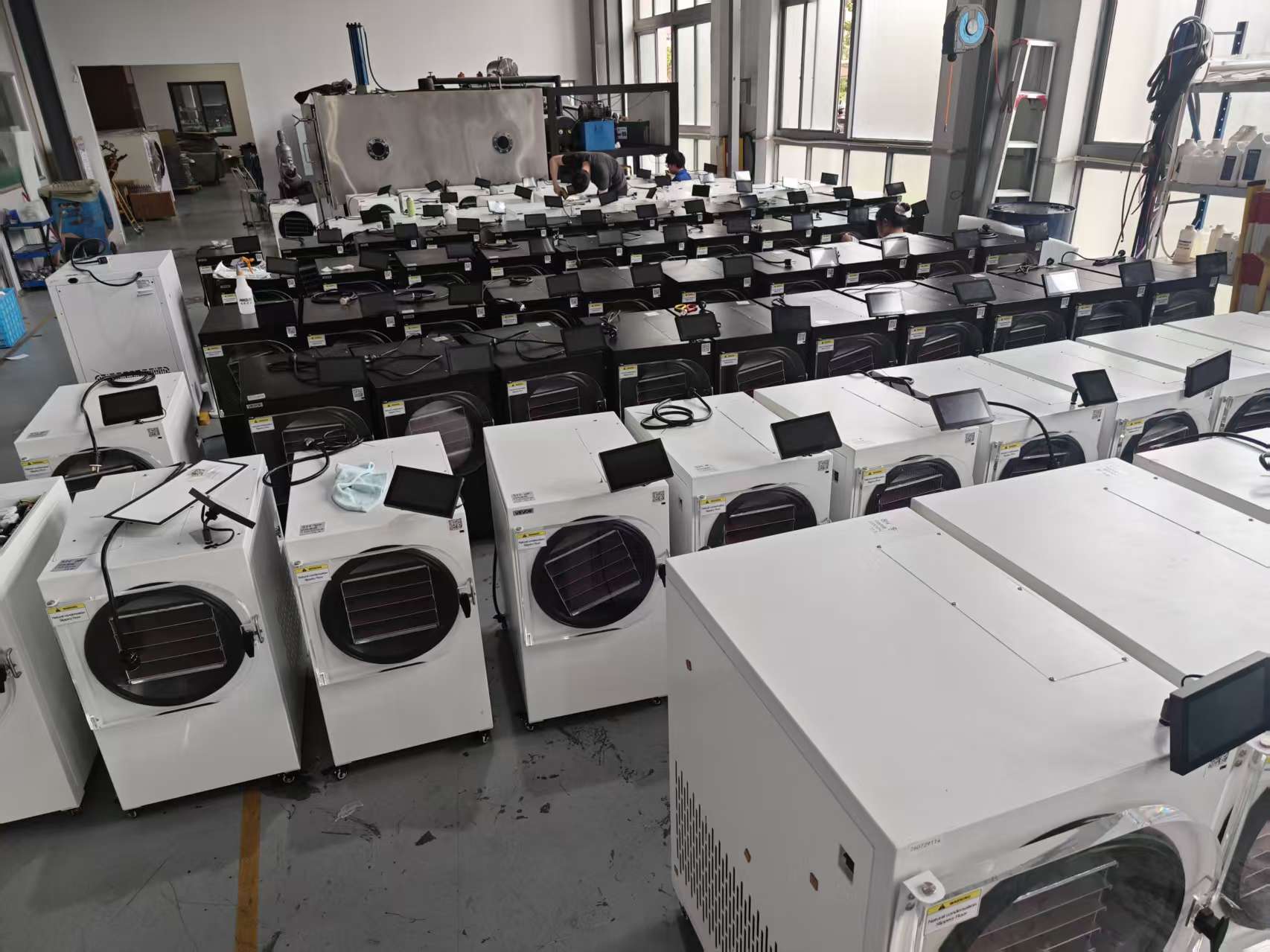 SJ H Series food freeze dryers prepared for export delivery SJ H Series food freeze dryer batch arranged in the factory before export delivery
