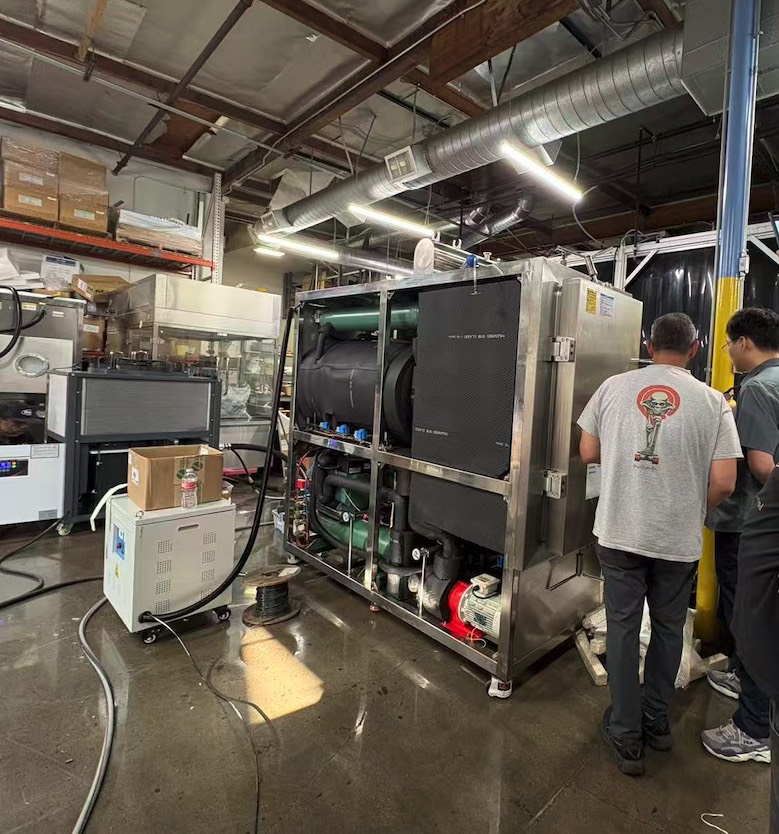 Service side inspection during a 13-shelf GMP freeze dryer installation
